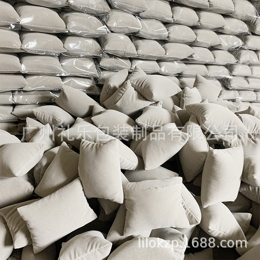 High-Quality Velvet Filled Cotton Jewelry Bracelet Display Purse Small Pillow Padded Pillows Personalized Customization