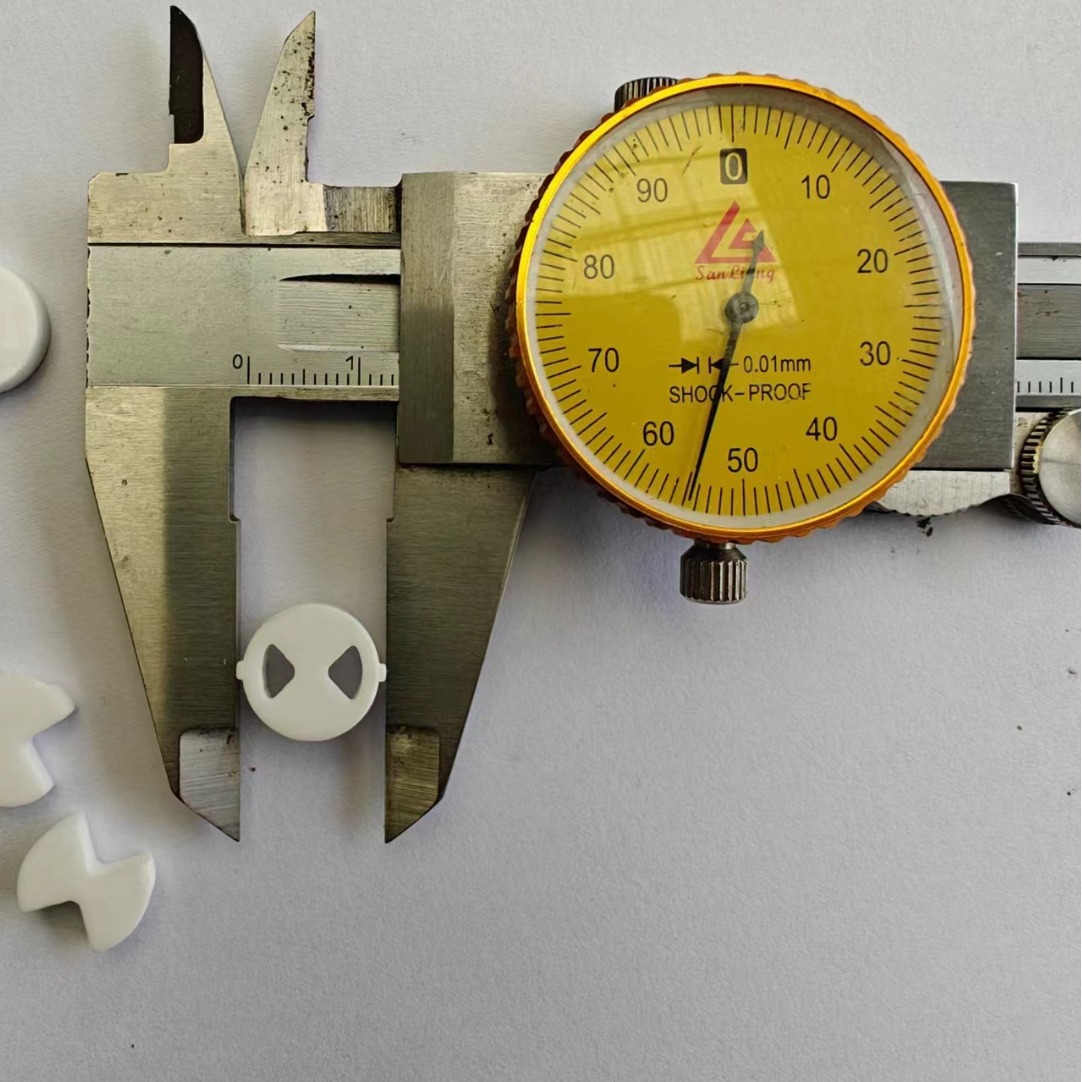 12.5mm Switch Water Ceramic Sheet Alumina Ceramic Fine Grinding Polishing Hot Pressing