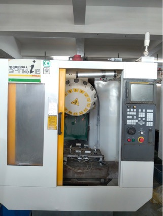 Маленькая желтая машина Fanuc центр сверления и нарезки резьбы Fanuc T14 станок с ЧПУ хорошее состояние б/у