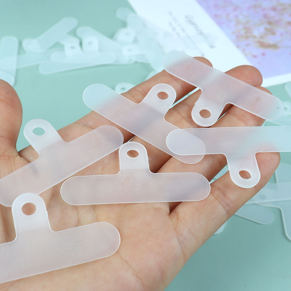 Mobile phone lanyard gasket tpu integrated solid universal solid patch anti-loss clip hanging piece transparent ultra-thin