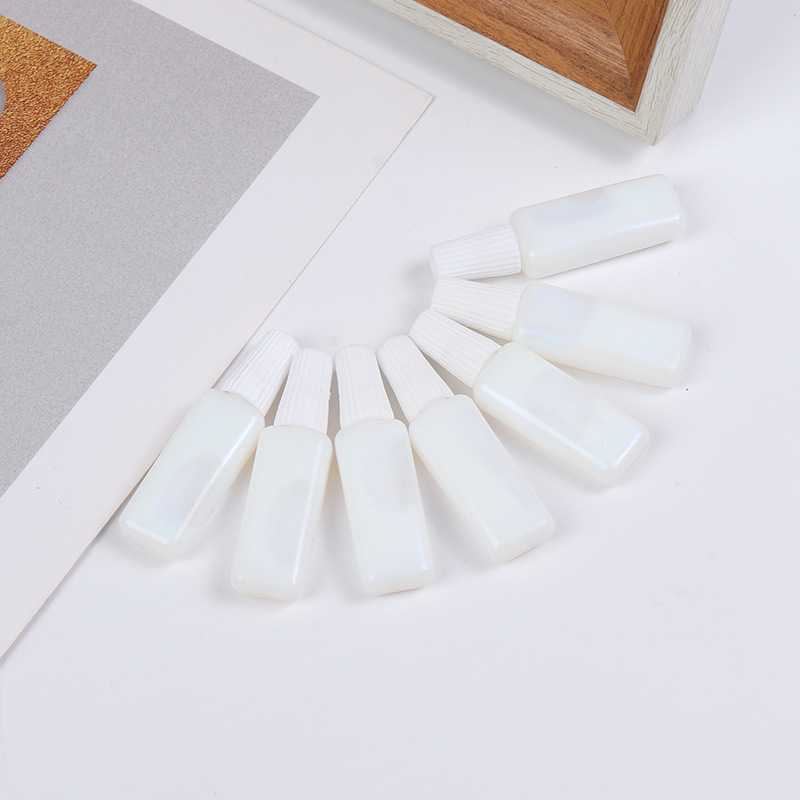 Factory spot wholesale e-commerce trial false eyelash glue small bottle flat bottle mini eyelash glue factory spot