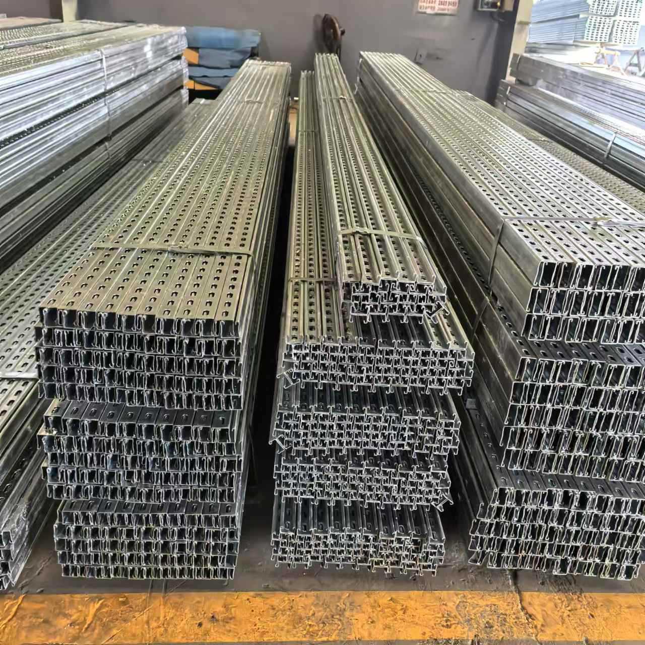 Manufacturer's Spot Galvanized C-Shaped Steel Punching Bracket Cold-Bent Roof Purlin Q235B Sandblasting Factory C-Shaped Steel Bracket