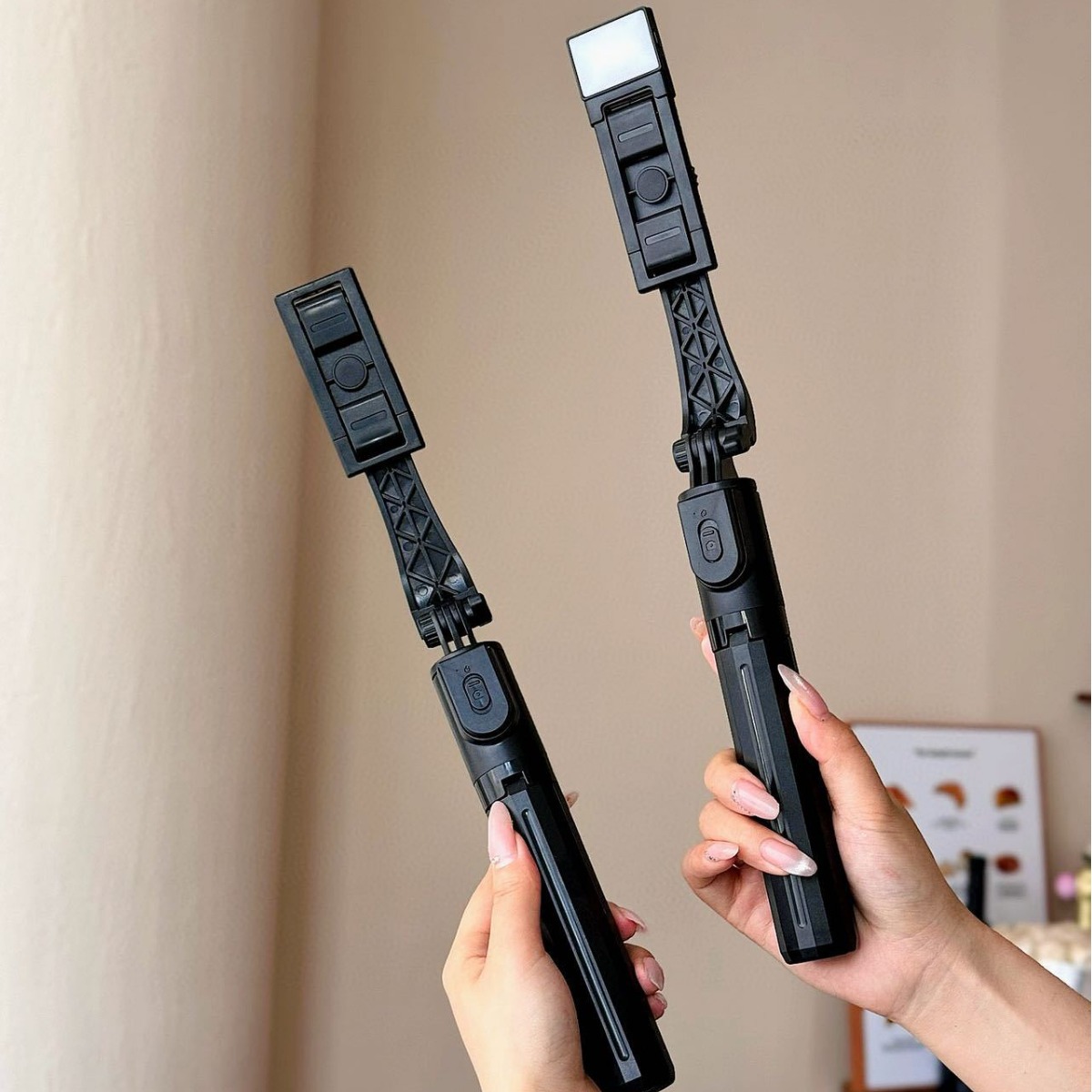 Mobile phone selfie stick stand anti-shake portable integrated Bluetooth remote control light filling light live retractable mobile phone stand