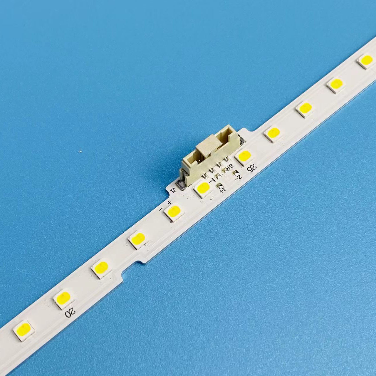 Оригинальный светильник UN75NU6950/7170/7200 NU7100 STS750A26 3030F 30s