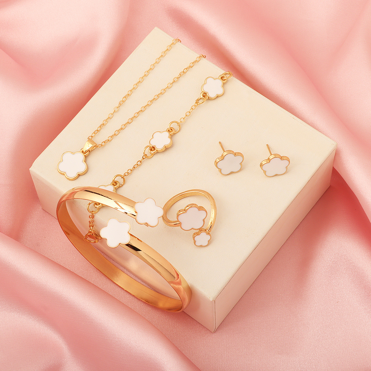 European and American Hot-Selling Versatile Jewelry Set Cross-Border Hot-Selling Five-Petal Flower Necklace Bracelet Bracelet Earrings Ring 5-Piece Set