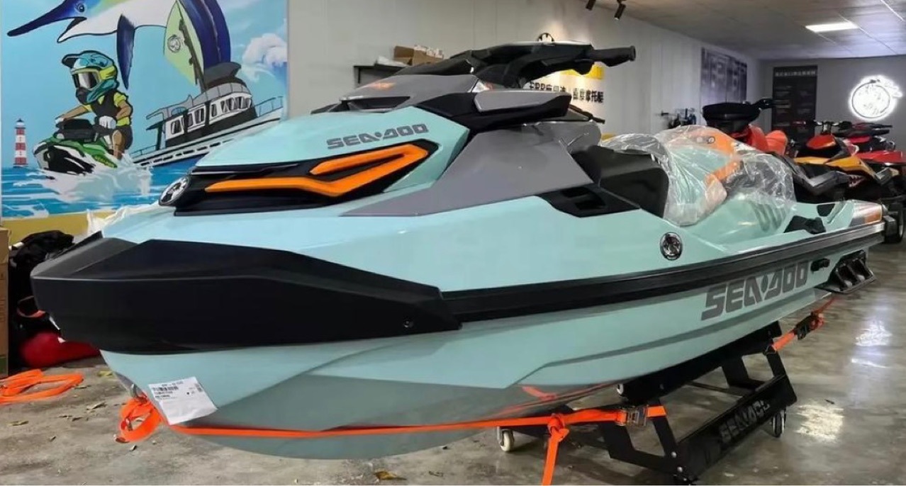 2025 Brp Jet Ski Sea Motorcycle Cruise Jet Ski Water Skiing Boat 230 Metallic Yellow + Lava Red