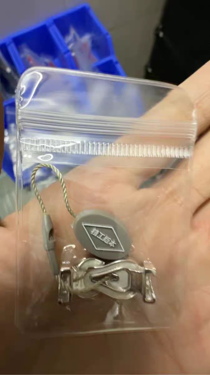 Four-leaf clover tag hanging sling bullet in stock universal five-flower bracelet necklace logo factory waterproof