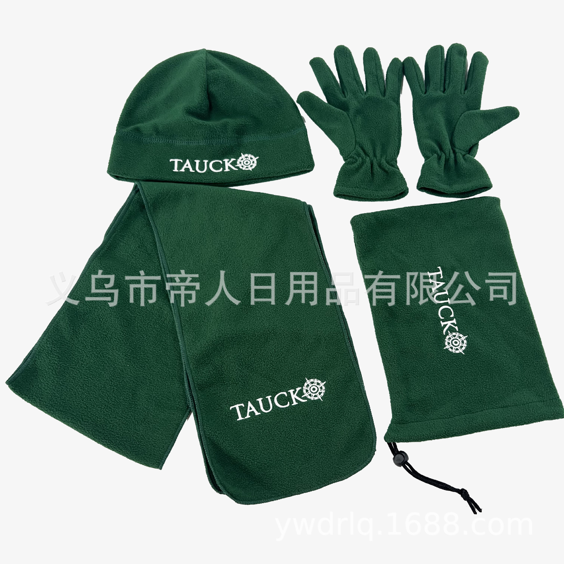 Специализация на производстве флисовых шапок, шарфов, перчаток, зимний комплект из трех предметов