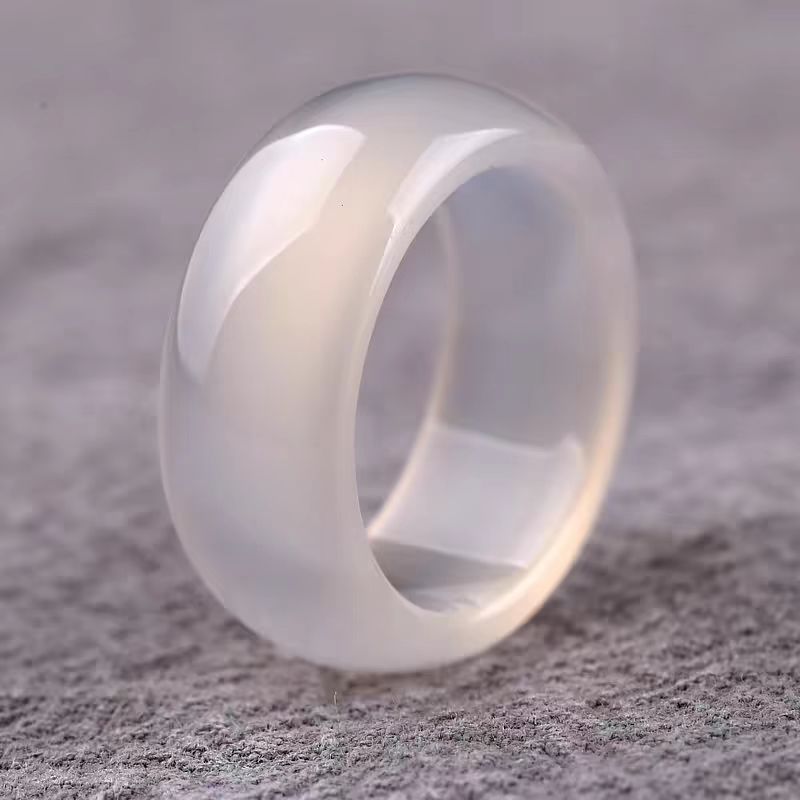 Кольцо из белого халцедона, специальное кольцо