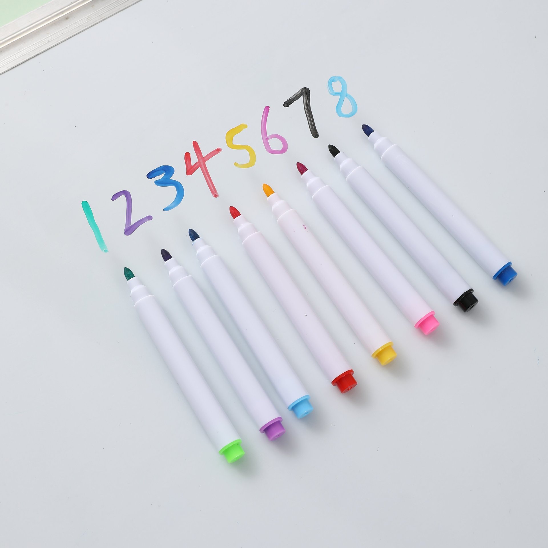 White water-based pen with magnetic whiteboard pen can be absorbed and erasable office culture and education color blackboard pen marker pen wholesale