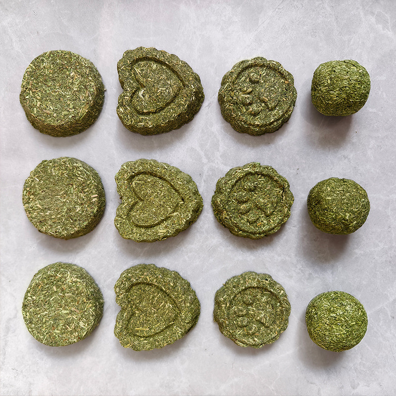 Teeth Grass Cake Timothy Alfalfa Cake Rabbit Staple Food Guinea Pig Hamster Snacks Rabbit Food Flowers and Grains Drying