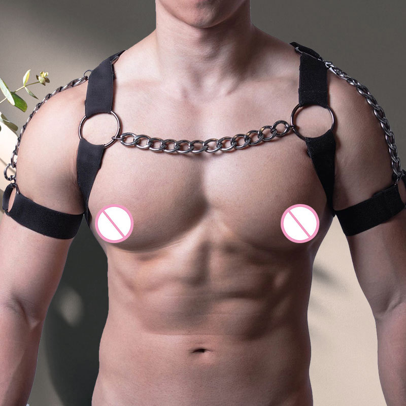 Показать большую грудь с мускулами, мужской фитнес, белый костюм для танцев, декоративная эластичная цепочка