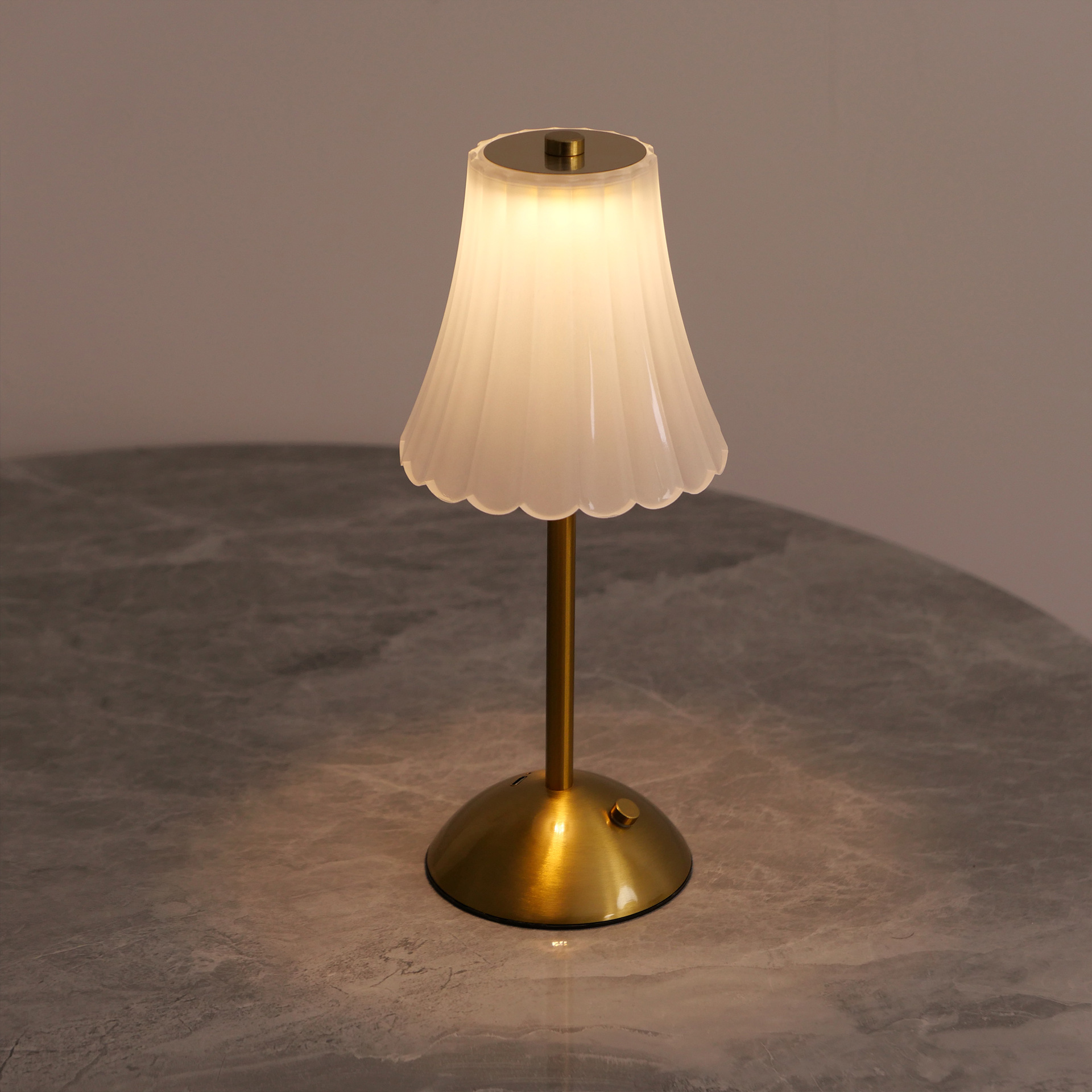 Amazon Exclusive Nordic LED Retro Metal Table Lamp Simple Bedroom Bedside Warm Atmosphere USB Rechargeable Night Light