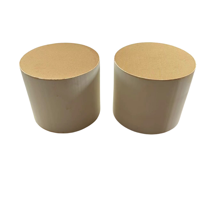 Кордьеритовый трехкомпонентный каталитический нейтрализатор с фильтрующим элементом из керамической соты, высокая температура