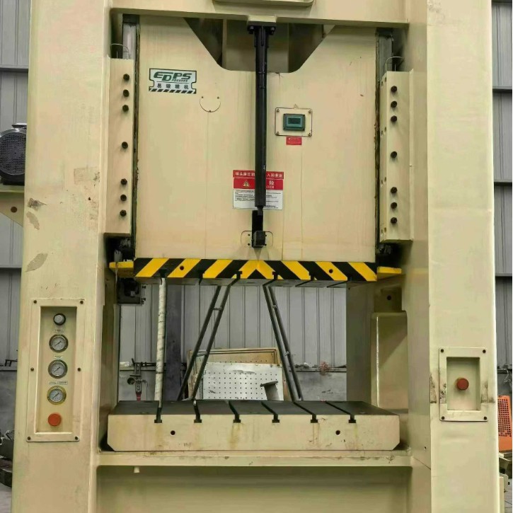 Продается б/у пресс Easy Forging Apf-315, закрытый одноточечный, высота закрытия 500, ход: 250