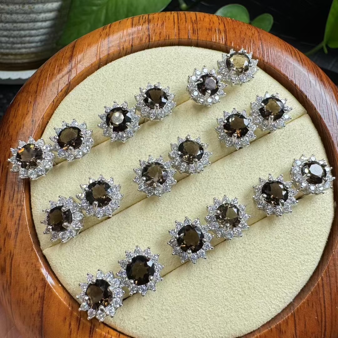 Natural Faceted Olive Green Sunflower Earrings S925 Sterling Silver Accessible Luxury Elegant Niche Design Earrings for Women