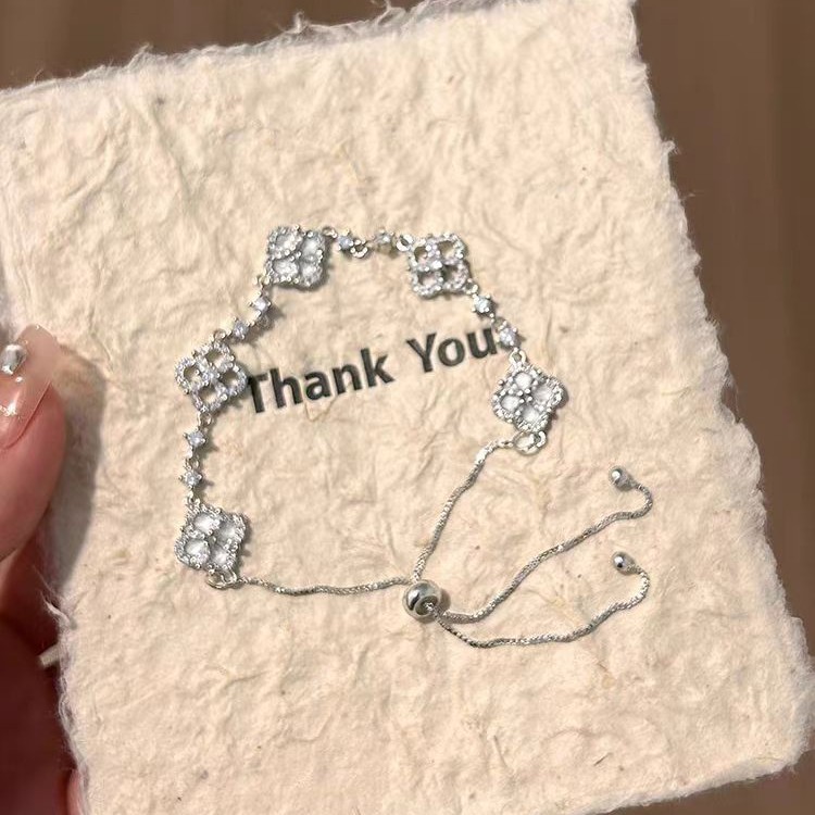 Rich Girl's Full Diamond Four-Leaf Clover Bracelet for Women, Zircon 2025 New Style Alloy Popular Niche Exquisite Women's Jewelry