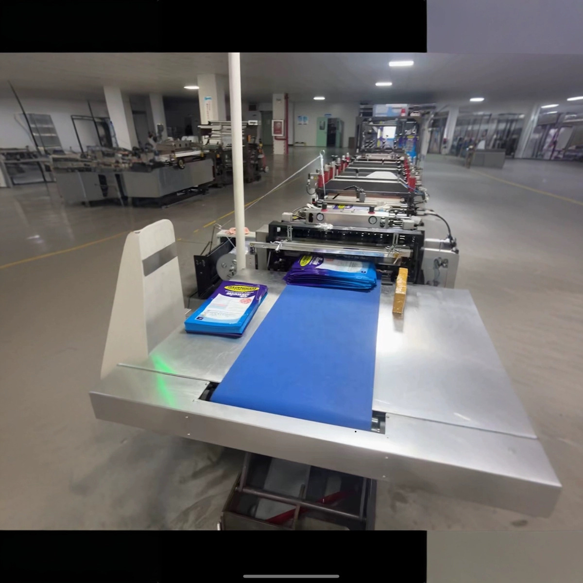 Продается машина для производства сумок с тремя сторонами 2021 года, Jiangsu Xuan Yue, 5 сервоприводов, двойной резак, двойной разматыватель