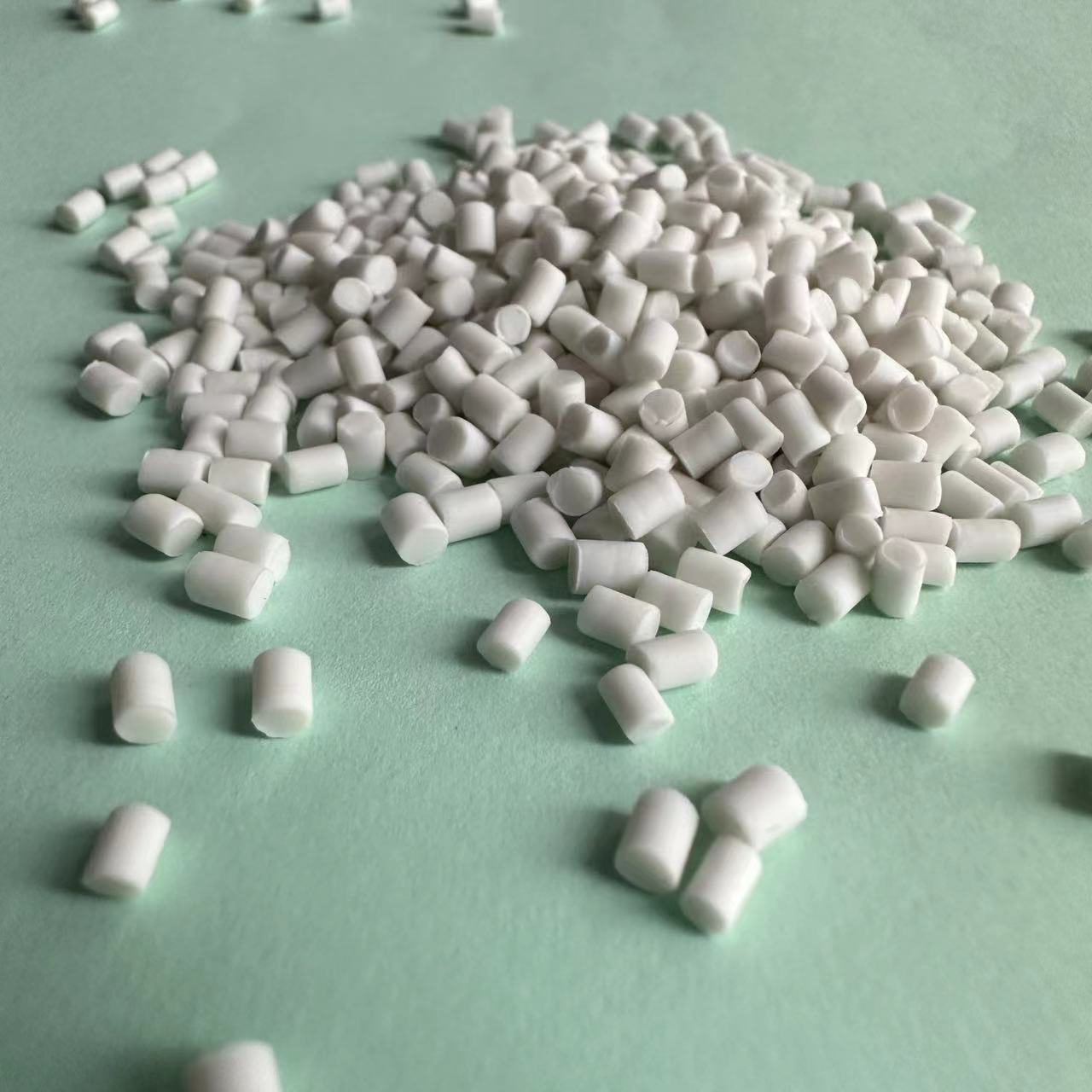 TPE TPR plastic hardness 50 degrees 55 degrees 60 degrees 65 degrees soft TPR particles TPR injection grade raw materials