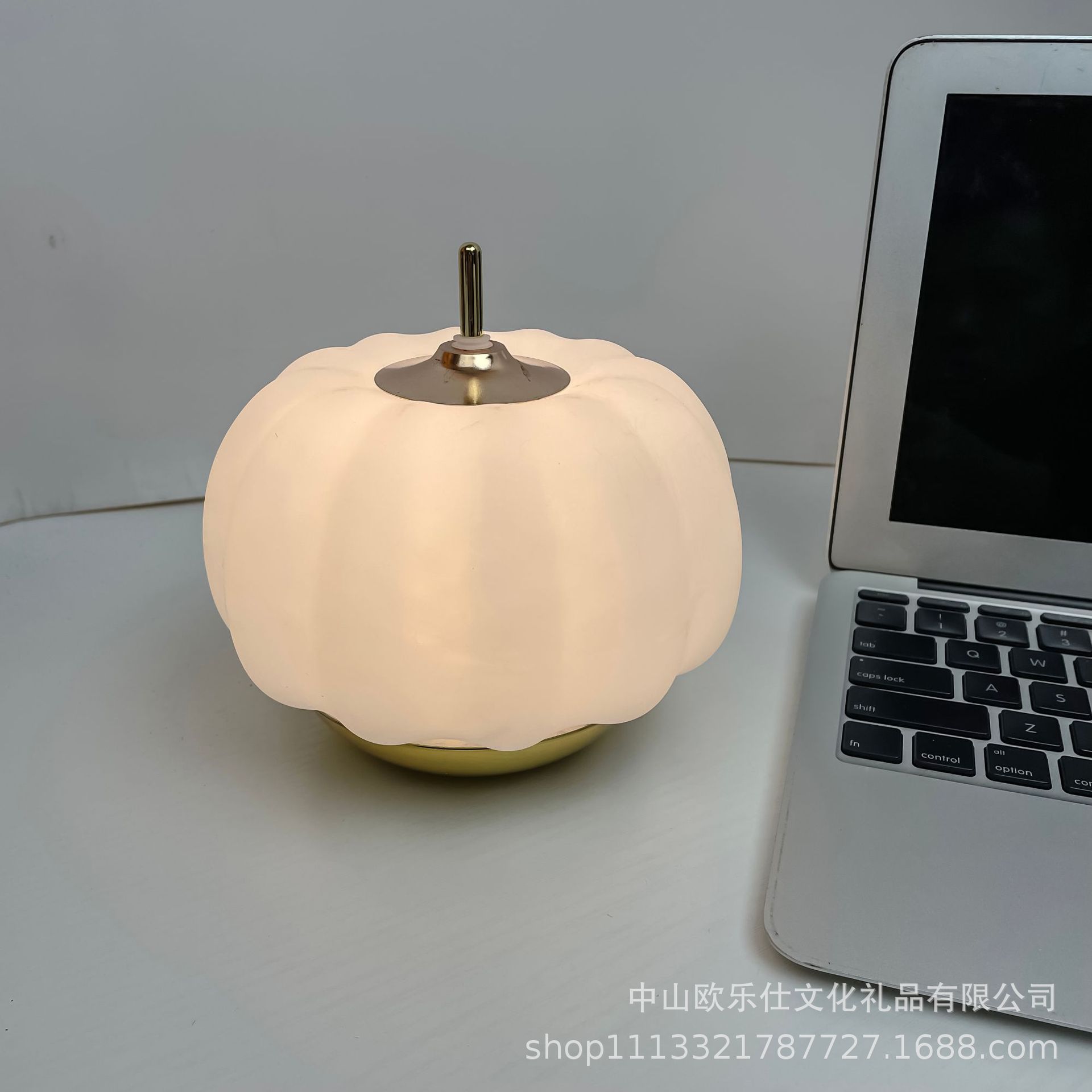 Nordic Style Pumpkin Lamp Soft Light Feeding Bedside Lamp Children's Halloween Pumpkin Nightlight Fresh Simple Reading Table Lamp