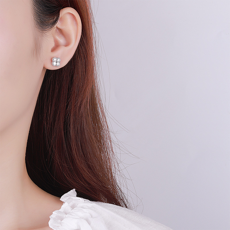 S925 sterling silver Mosan diamond four-leaf clover earrings women's new temperament net red earrings personality high sense earrings wholesale