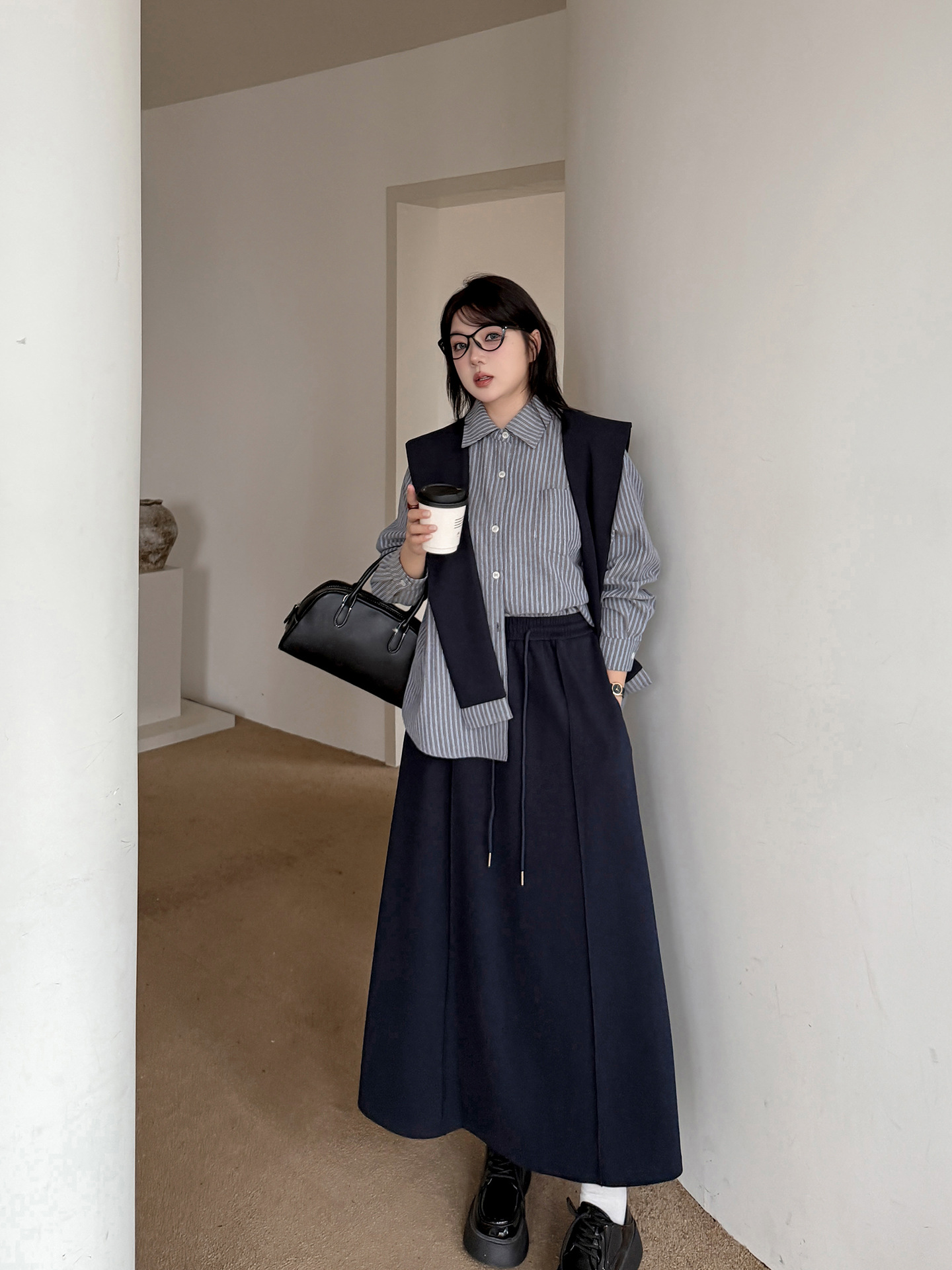 7987 Xuanchen 2025 Autumn/Winter New College Style Two-Piece Women's Set Shirt with Design Sense and Half Skirt Three-Piece Set for Women