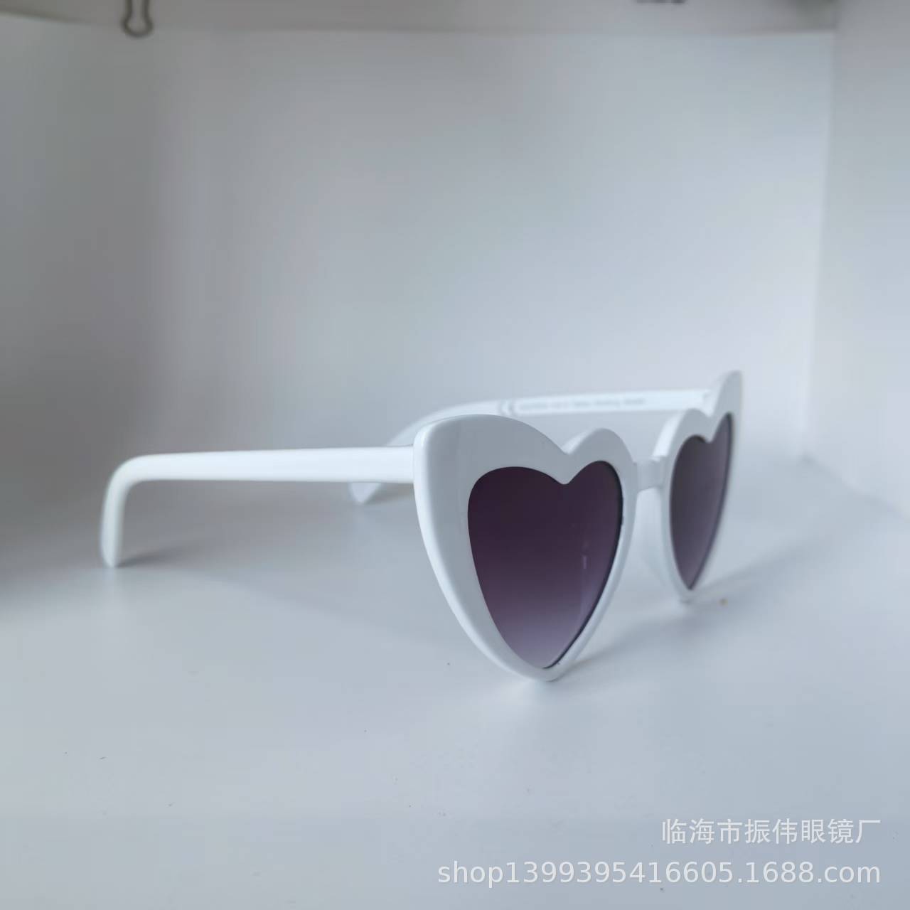 New Fashion Love Sunglasses Heart-Shaped Glasses with Good Price