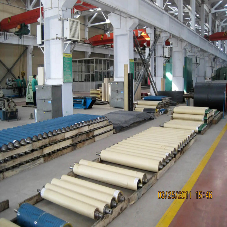 Резиновый ролик, машина для изгиба и выпрямления, выпрямляющий ролик, полиуретановый резиновый ролик