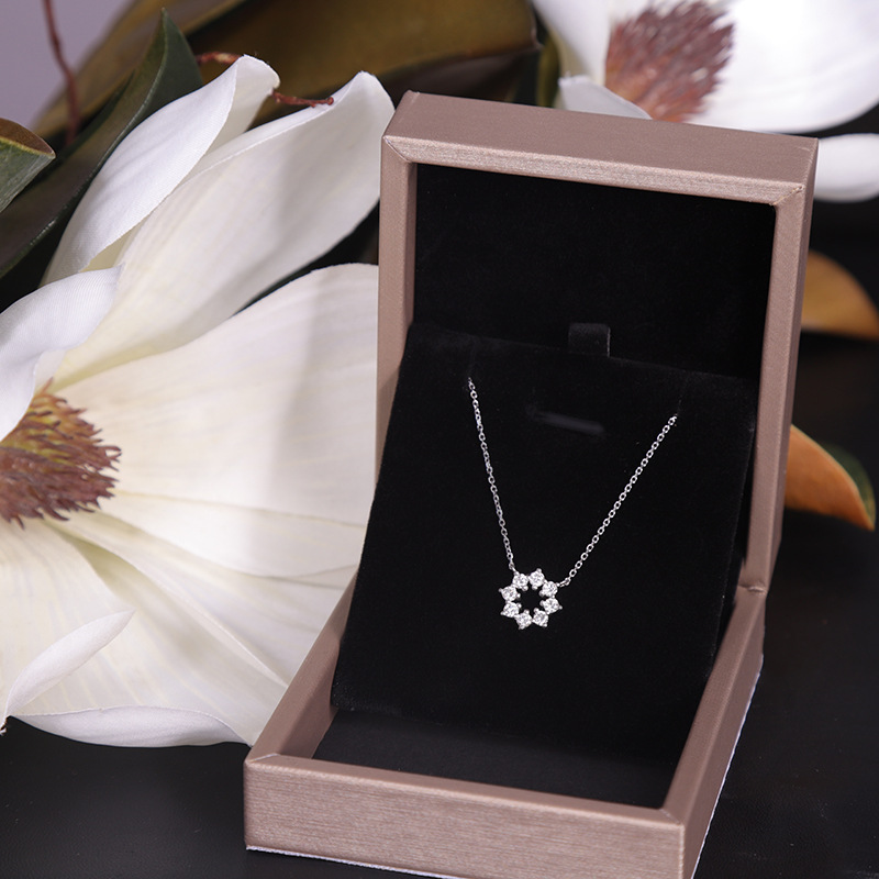 18K Gold Cultivated Diamond Niche Clavicle Artificial Diamond Gift Pendant Sunflower Synthetic Diamond Necklace Group Setting