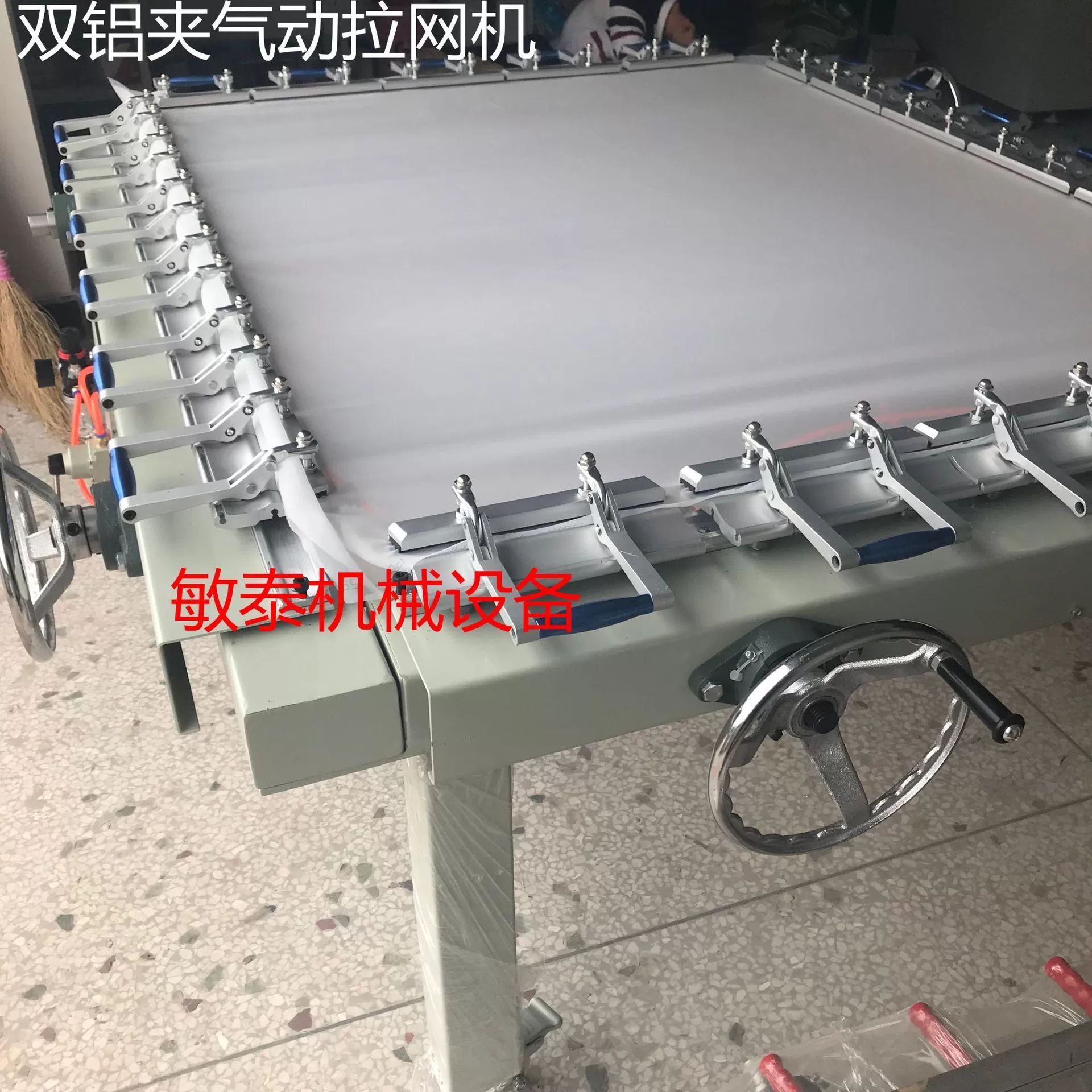 Manufacturers selling mechanical mesh chain pneumatic stretching machine screen printing single chuck manual screen drawing machine
