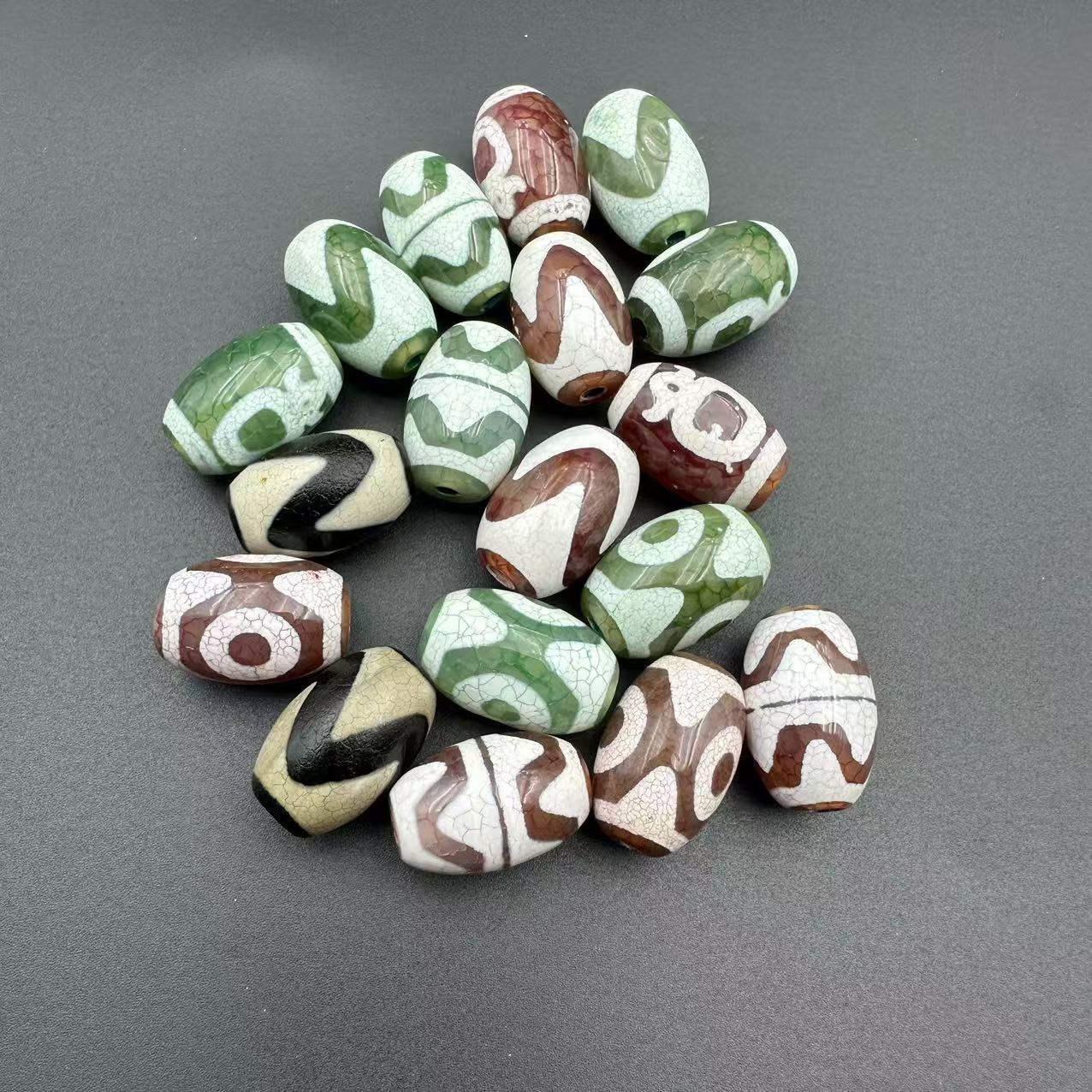 Natural agate wholesale new Xizang antique open film do old day beads totem loose beads wholesale beads bodhi accessories
