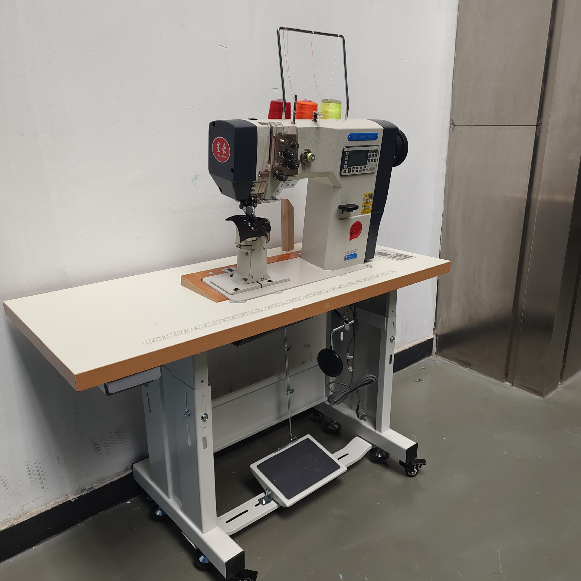 Stepper Single and Double Needle Computer Roller Car Shoe Making Leather Shoe Machine High Car Industrial Sewing Machine