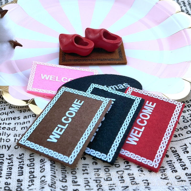 Dollhouse Small Rag Doll House Accessories Scene Model Shot Nie Props DIY Ornaments Christmas Mini Foot Mats