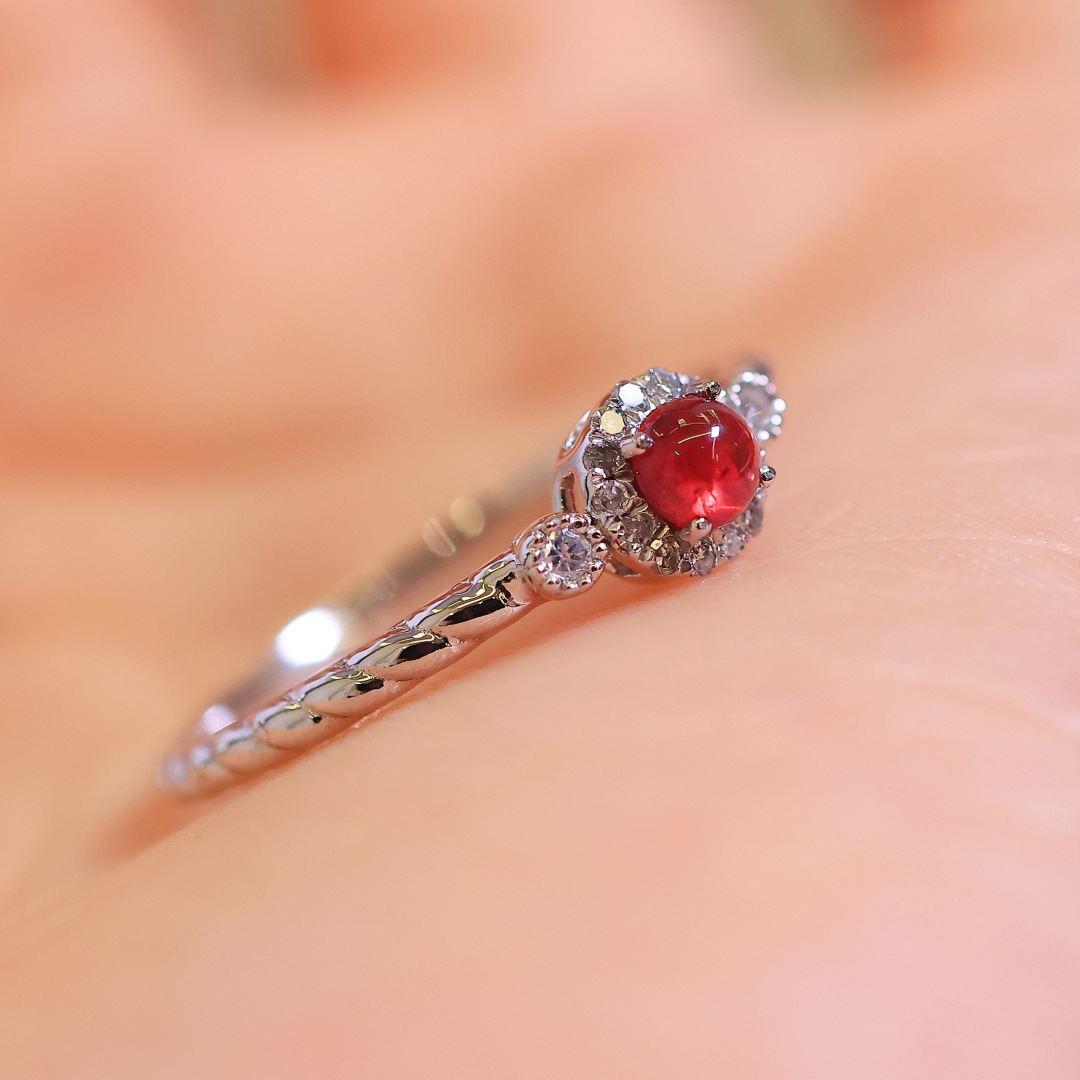 Pt900 Colored Gemstone Finished Product Natural Ruby ​​Ring Twist Ring Arm Diamond Inlaid R0.2/Ct D 0.07Ct