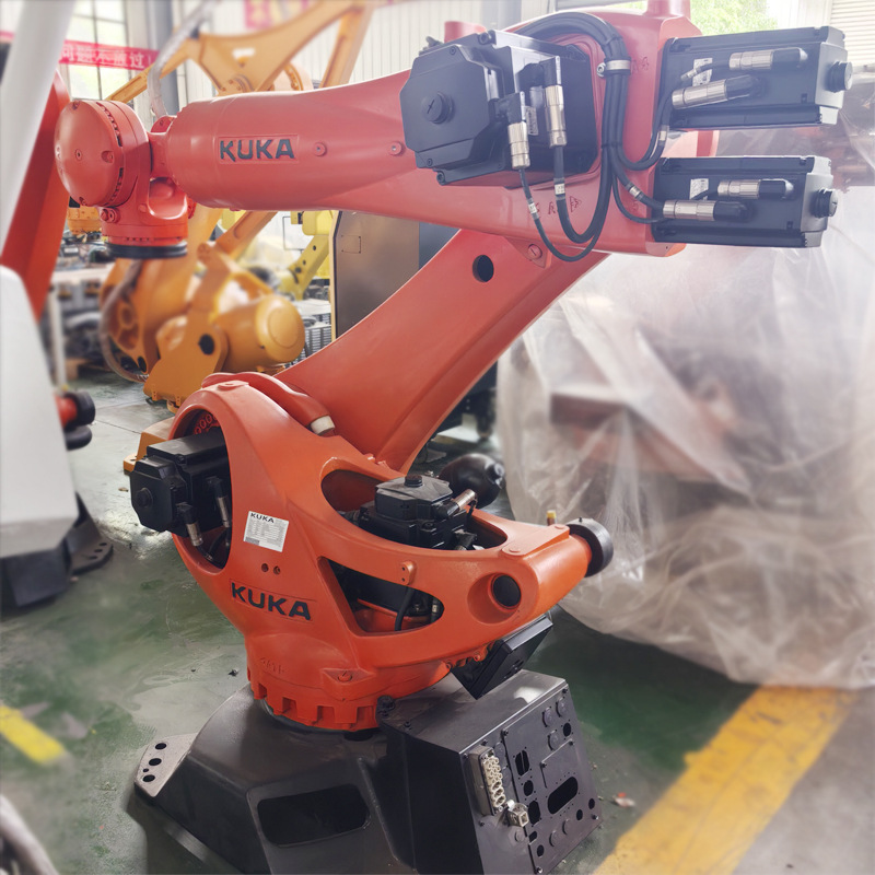 Б/у шестиосевой робот Kuka, грузоподъемность 150кг, размах руки 2.7м, для обработки и паллетирования