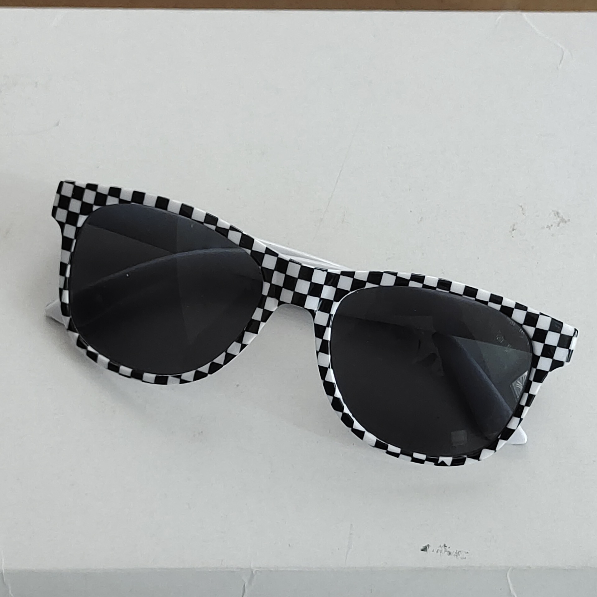 National Day Sunglasses for Adults and Children, Colorful Striped Racing Grid Sunglasses, Heat Transfer Logo Pattern