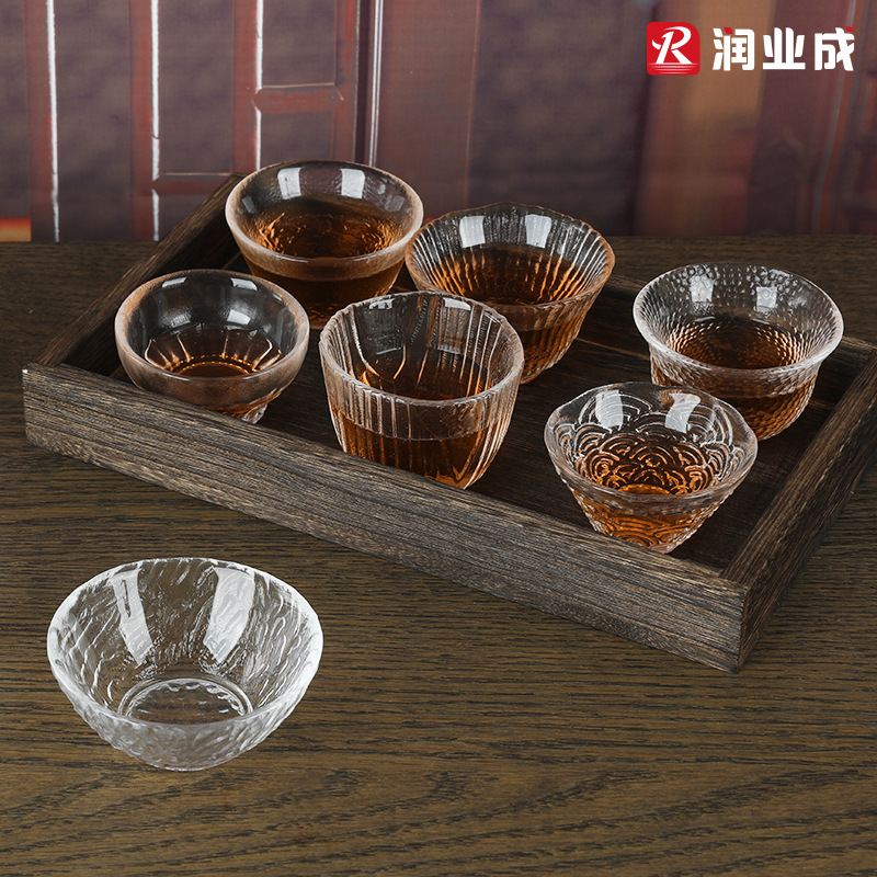 Японская стильная молотая стеклянная маленькая чайная чаша с логотипом, золотая кайма, саке чаша