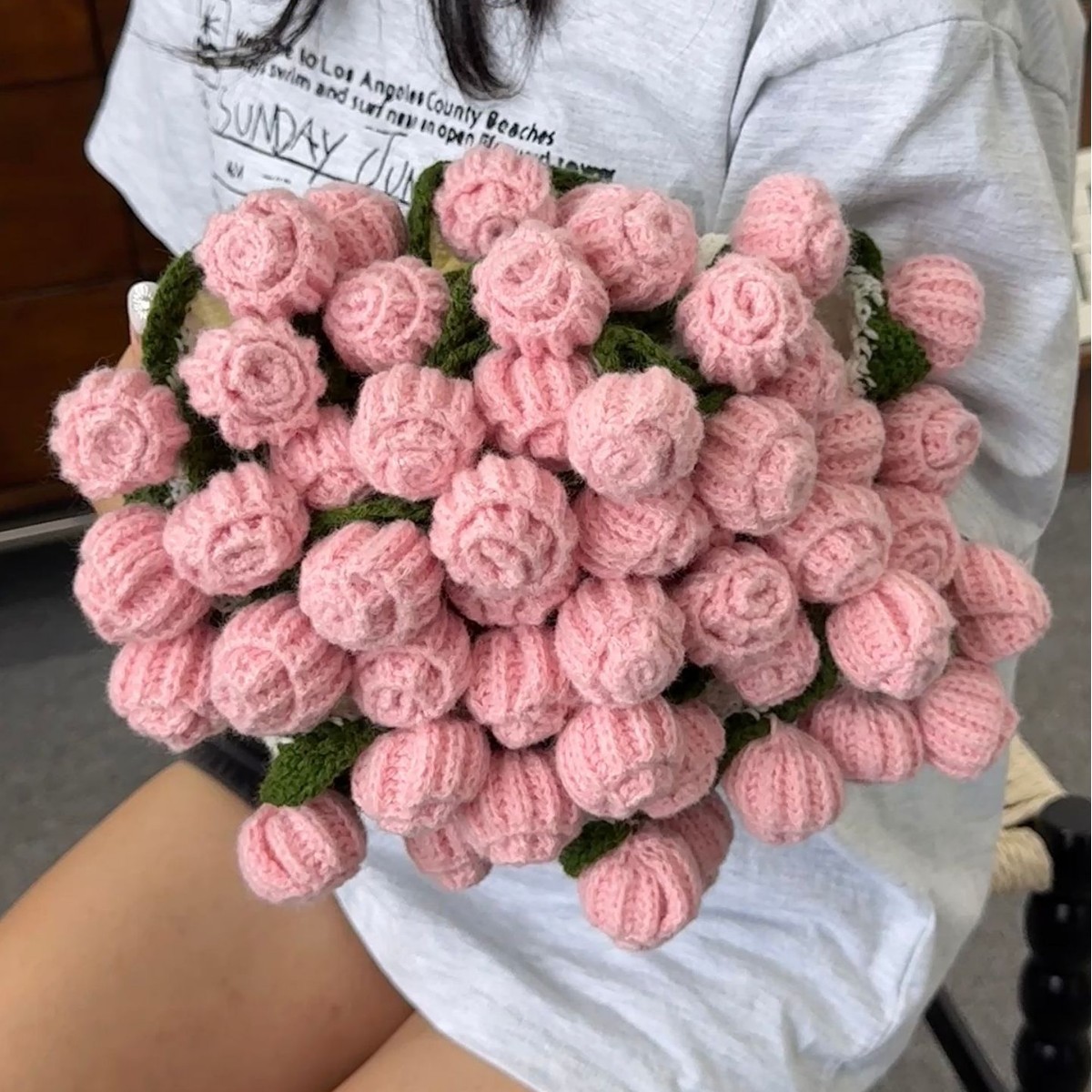 Internet Celebrity Pastoral Style Rose Bouquet Blanket Valentine's Day Gift Bestie Crocheted Lily of the Valley Flower Blanket Ready-Made Finished Product