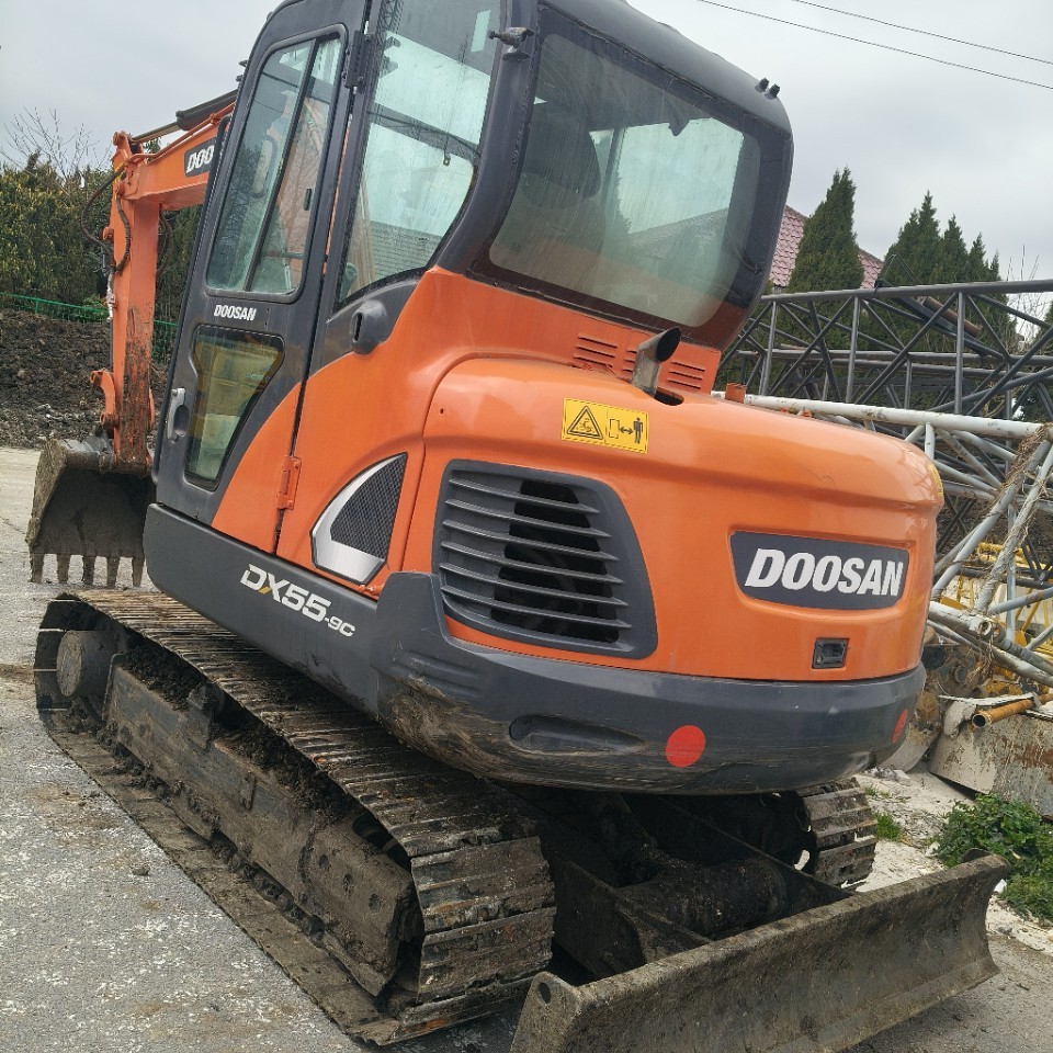 80% New Used Doosan Dx55-9C Crawler Excavator for Sale at a Low Price with Complete Procedures for Export Overseas