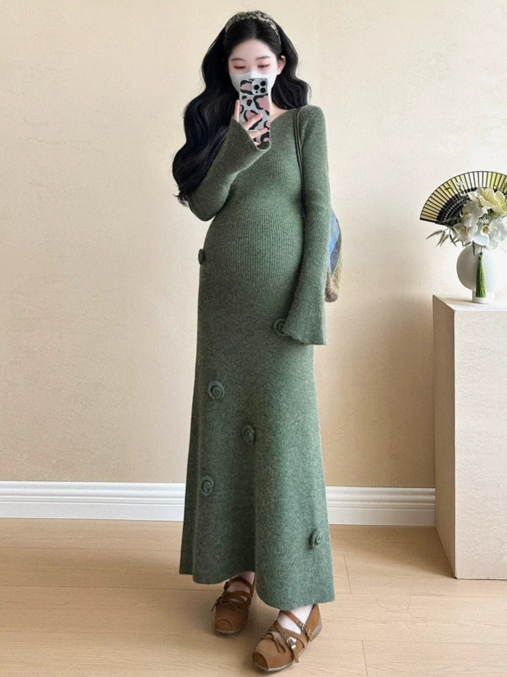 Maternity Wear 2025 New V Neck Knitted Dress Fashionable High-End Slim Fashionable Autumn and Winter Floral Sweater Dress
