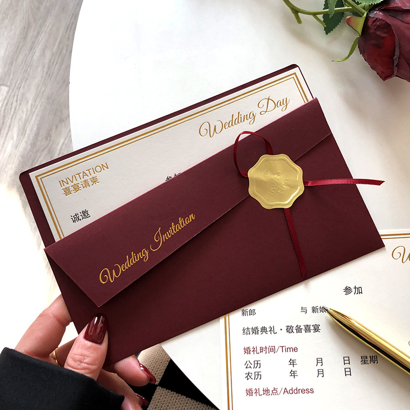 Бумажные приглашения на свадьбу, простые и атмосферные классические приглашения 2025