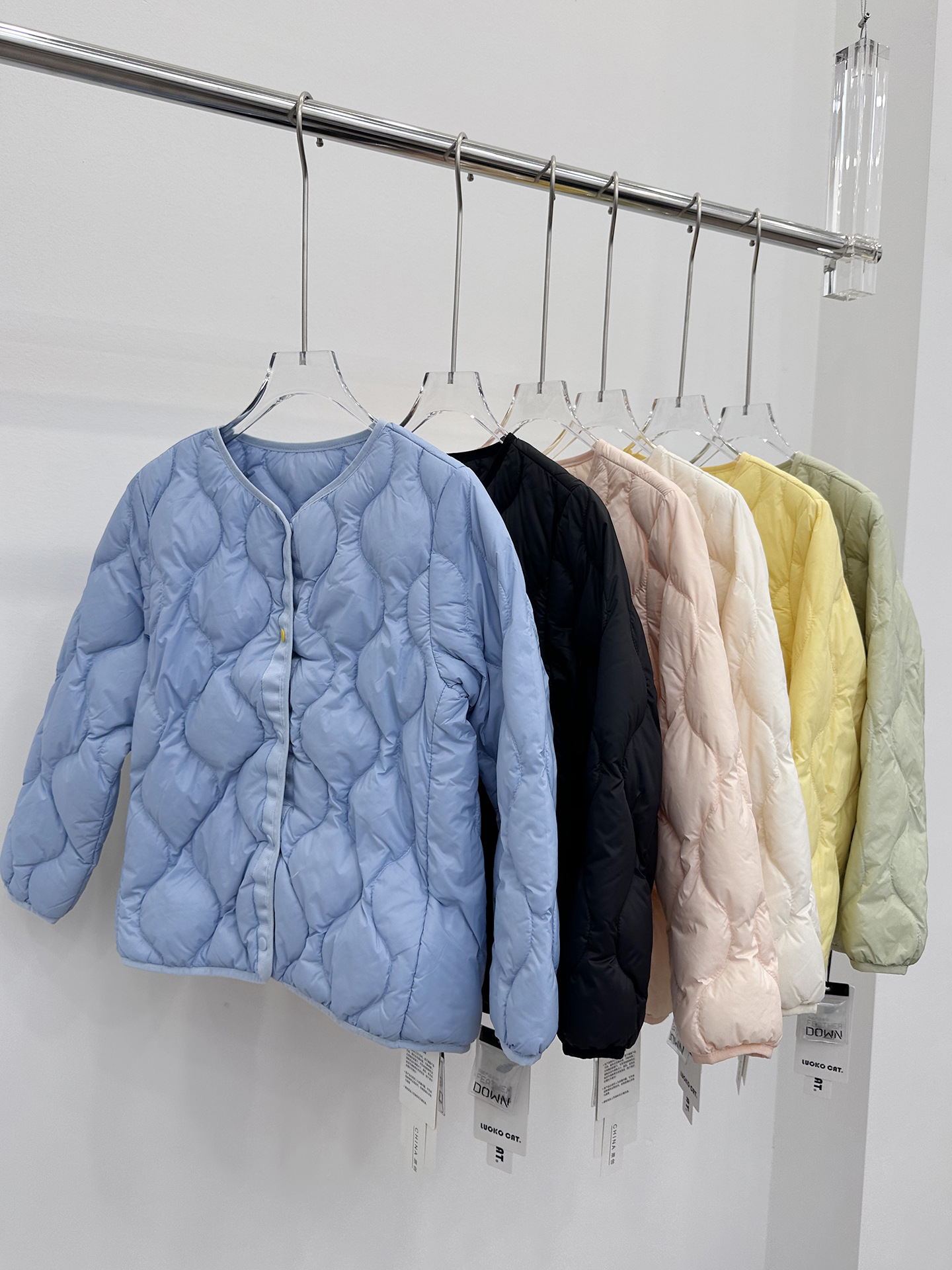 2025 New Kidsren's Light down Lining Medium and Large Kidsren's Thin down Jacket Jacket Boys and Girls Baby Autumn and Winter