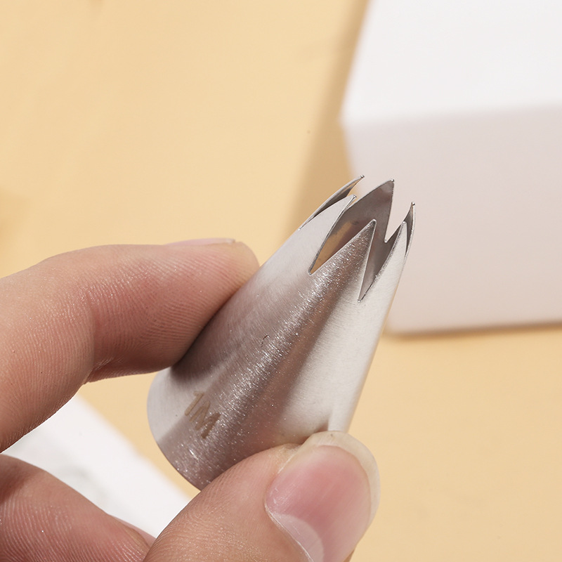 1m # Straight 6-Tooth Decorating Nozzle 304 Stainless Steel Rose Snow Top Cream Cake Decorating Baking DIY Tool Medium Size