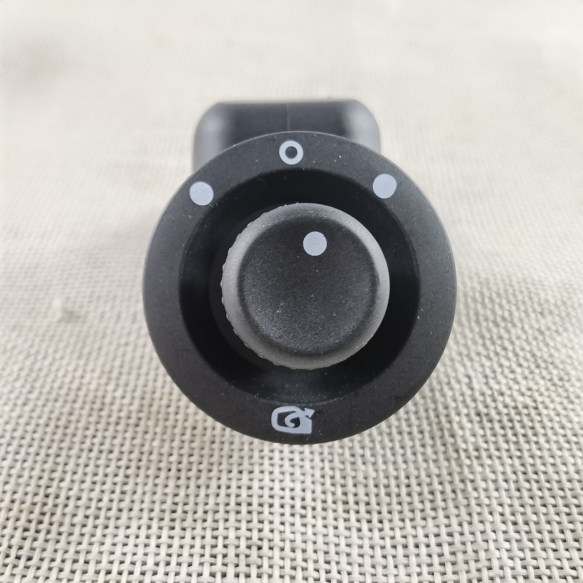 Suitable for Renault Rearview Mirror Adjustment Reversing Mirror Switch 8200676533 109014 8200109014