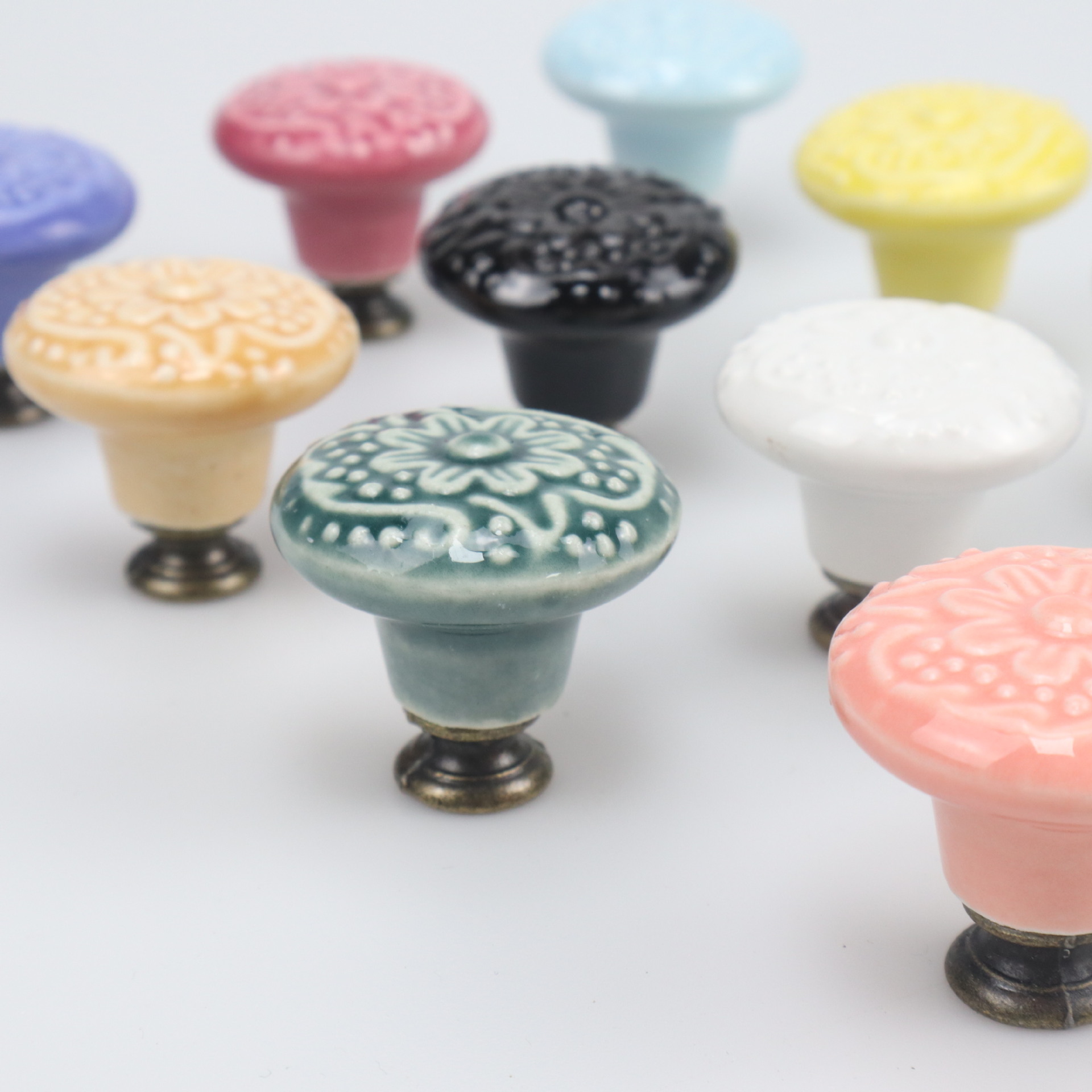 Wholesale Color Flower Noodle Ceramic Handle Cabinet Door Handle Solid Wood Furniture Wardrobe Handle Single Hole Drawer Handle Hardware