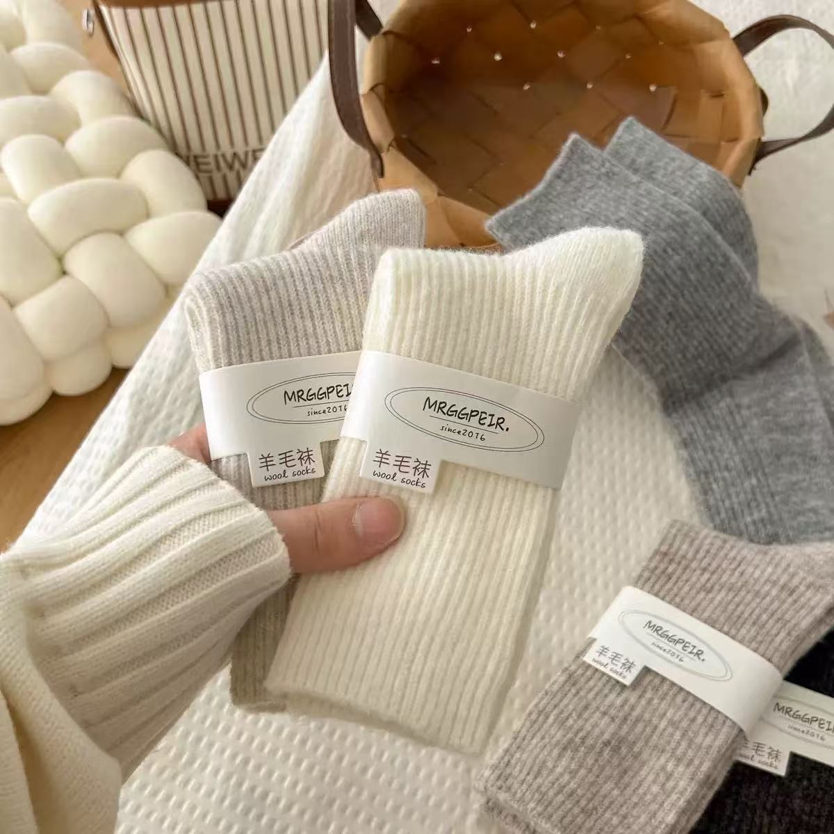 Однотонные теплые шерстяные носки средней длины для женщин, тонкие полосатые носки в колледжском стиле, утолщенные носки для осени и зимы
