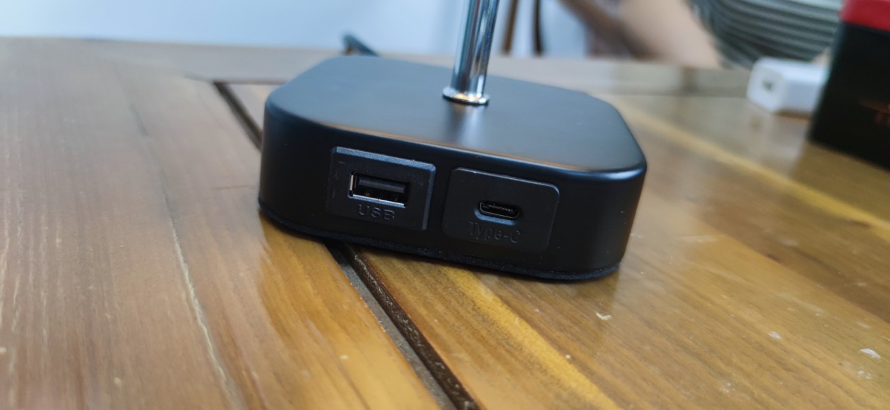 Cross-border e-commerce hot double adapter high voltage charging table lamp private model three-gear dimming