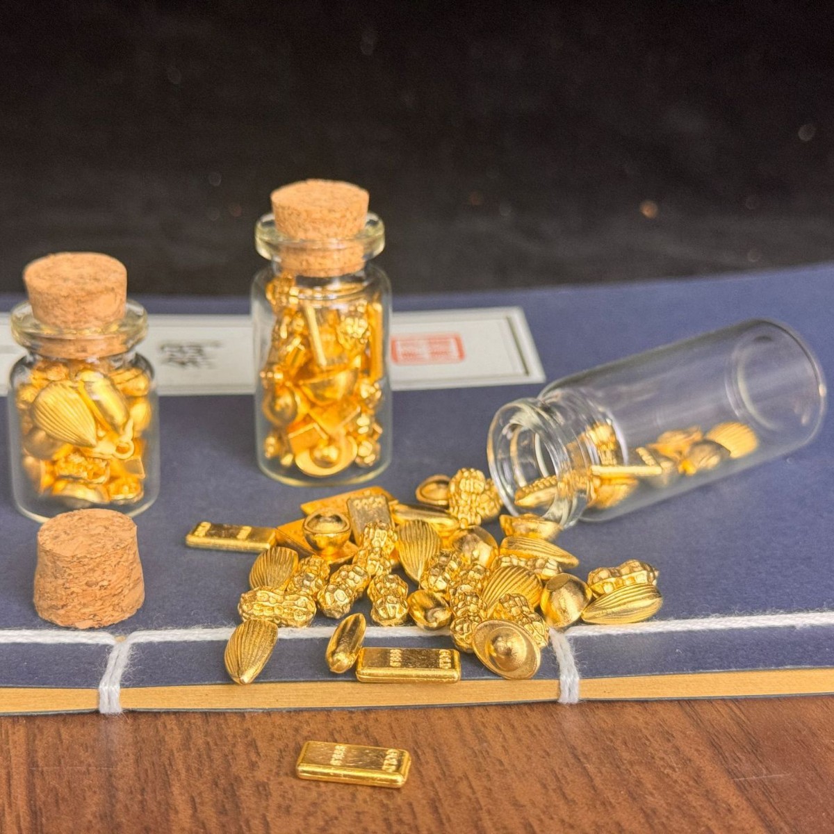 Senshe Peanut Ruyi Melon Sizi Gold Bars Gift Collection Factory Medal Badge Gold Bean Accessories Glass Bottle