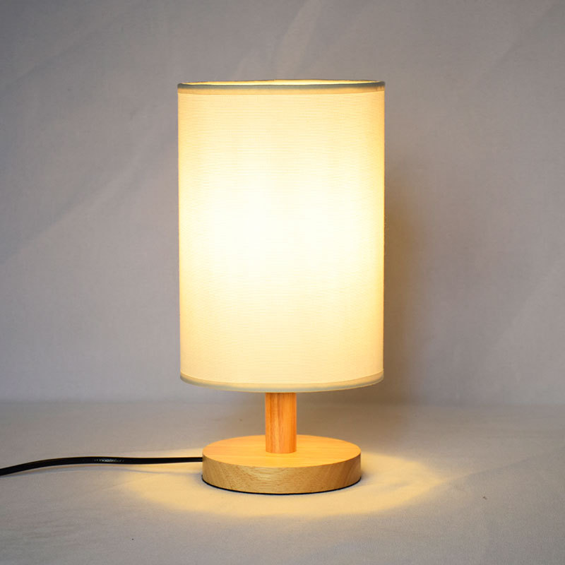 Скандинавская простая настольная лампа из массива дерева с тканевым абажуром, ночник для спальни
