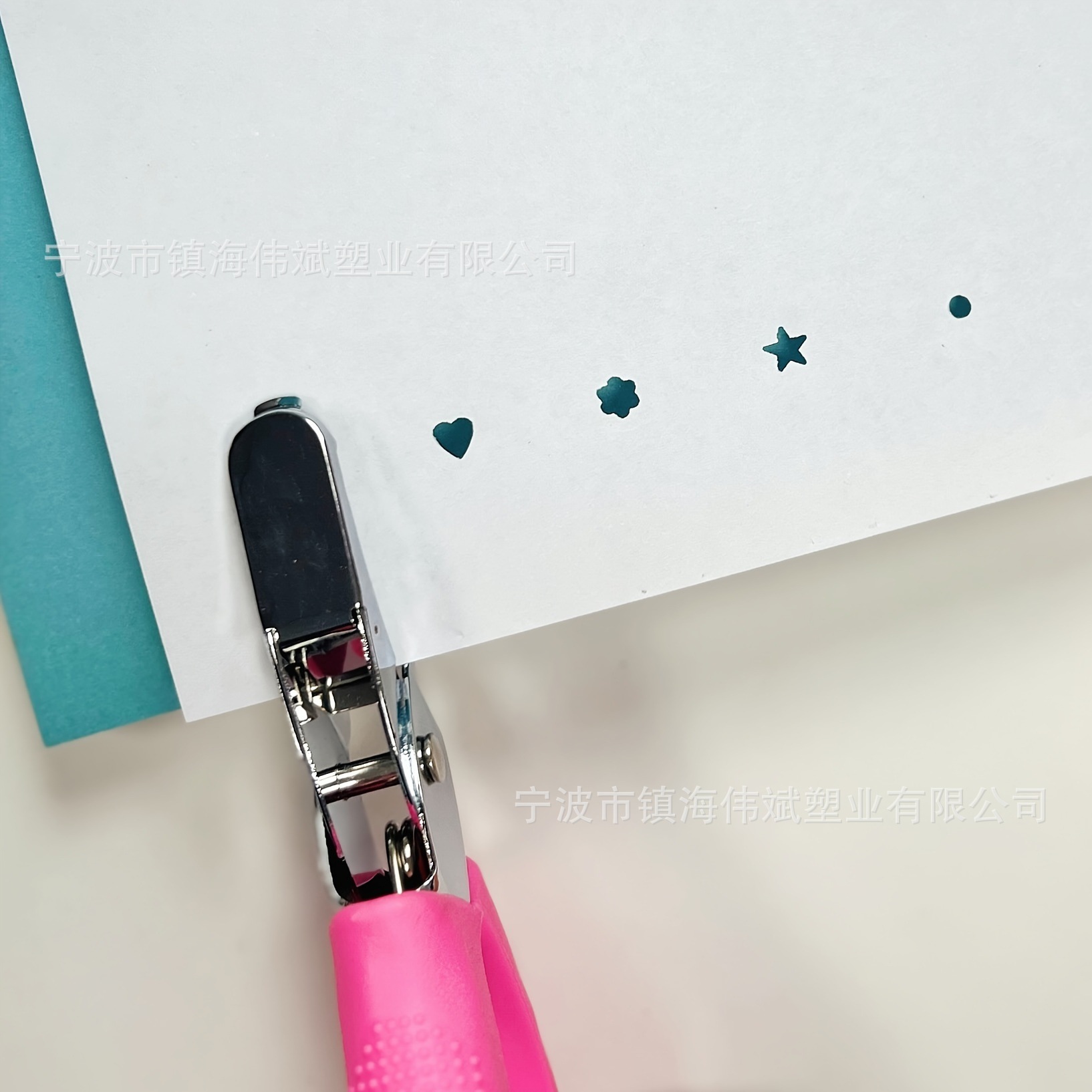 Handheld Hole Puncher with Rubberized Handle Cover, Various Patterns, Handbook Stationery, Loose-Leaf Pliers, Cross-Border Export, Heart Stars